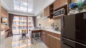 Electric kettle, toaster - Naiharn Sea Condominium S311 (Rawai)
