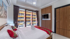 1 bedroom, iron/ironing board, WiFi (free) - Naiharn Sea Condominium S311 (Rawai)