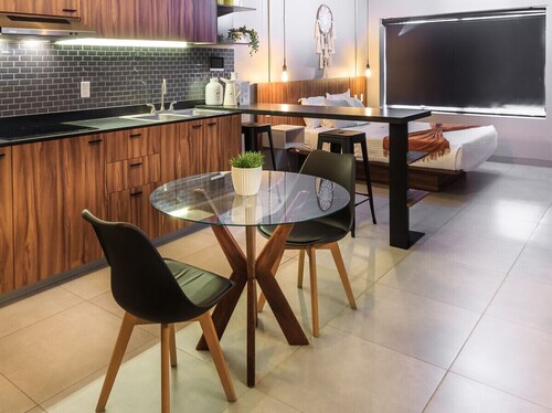 Private, Industrial Style Flat,Pet Friendly 1 BD by Tribu San Martin