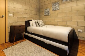 2 bedrooms, desk, iron/ironing board, free WiFi