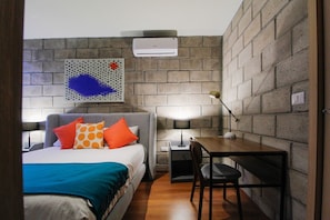 2 bedrooms, desk, free WiFi, bed sheets