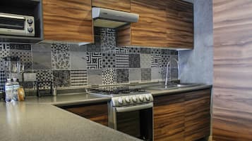 Oven, stovetop, coffee/tea maker, cookware/dishes/utensils