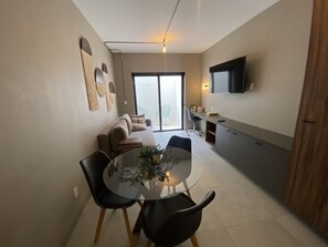 Smart TV - Cozy, First Floor Apartment with Patio | 1 BD | Tribu San Martín (Guadalajara)