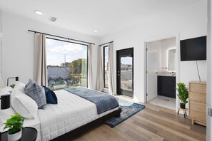 3 habitaciones, escritorio, tabla de planchar con plancha y wifi gratis