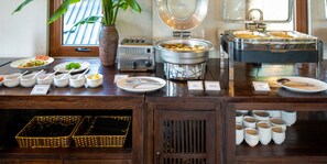 Buffet déjeuner gratuit tous les jours