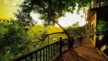 Bungalow Superior, 1 giường cỡ queen, ban công, quang cảnh thung lũng | Ban công