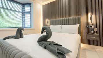 Betten mit Memory-Foam-Matratzen, Schreibtisch, Bügeleisen/Bügelbrett