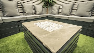 Kahden hengen deluxe-huone, 1 parisänky | Memory foam -patjalliset sängyt, työpöytä, silitysrauta/-lauta