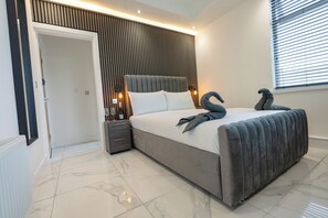 Dobbeltrom – standard, 1 dobbeltseng | Memory foam-senger, skrivebord, strykejern/-brett og sengetøy