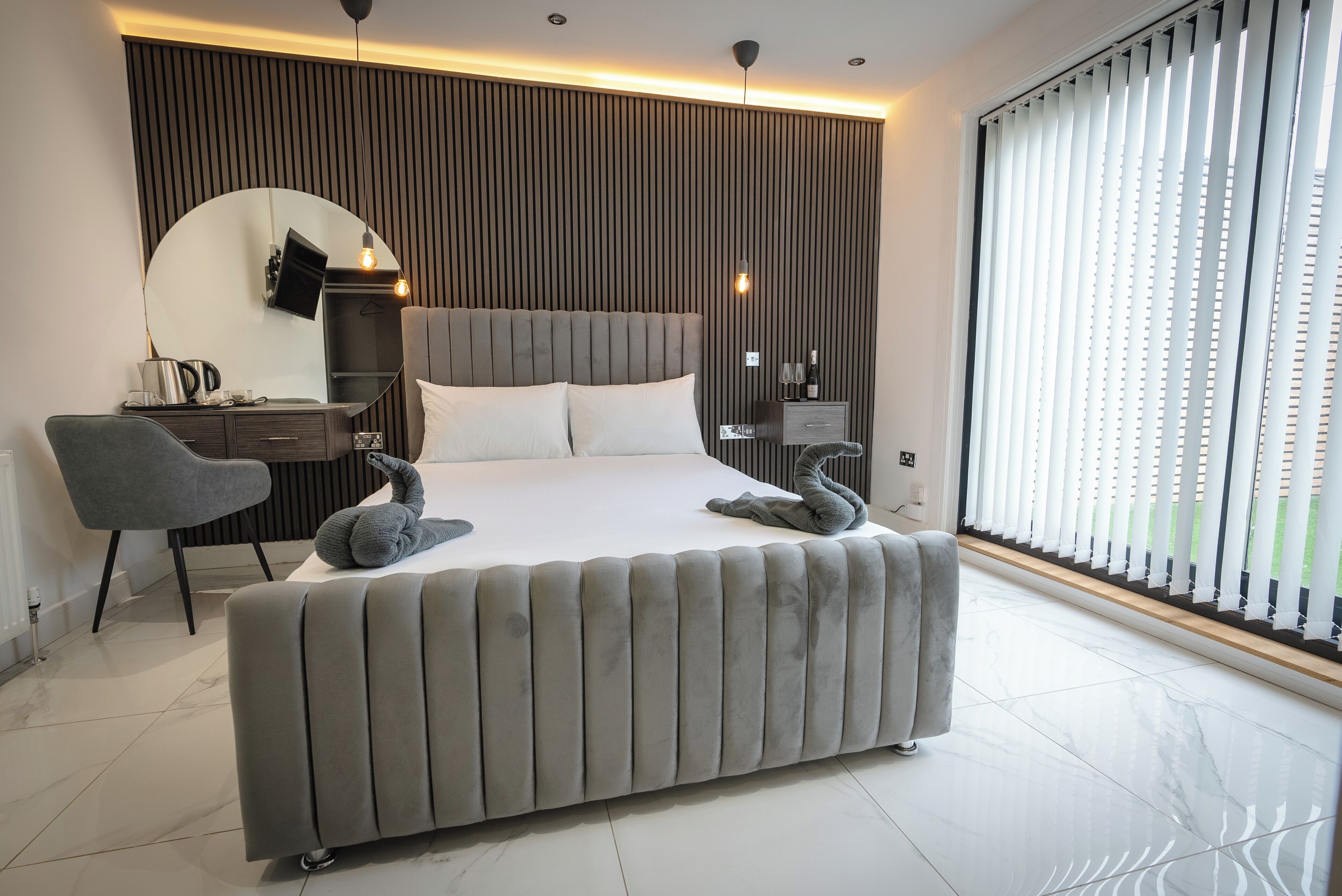 Kahden hengen deluxe-huone, 1 parisänky | Memory foam -patjalliset sängyt, työpöytä, silitysrauta/-lauta