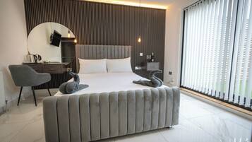 Matelas mémoire de forme, bureau, fer et planche à repasser