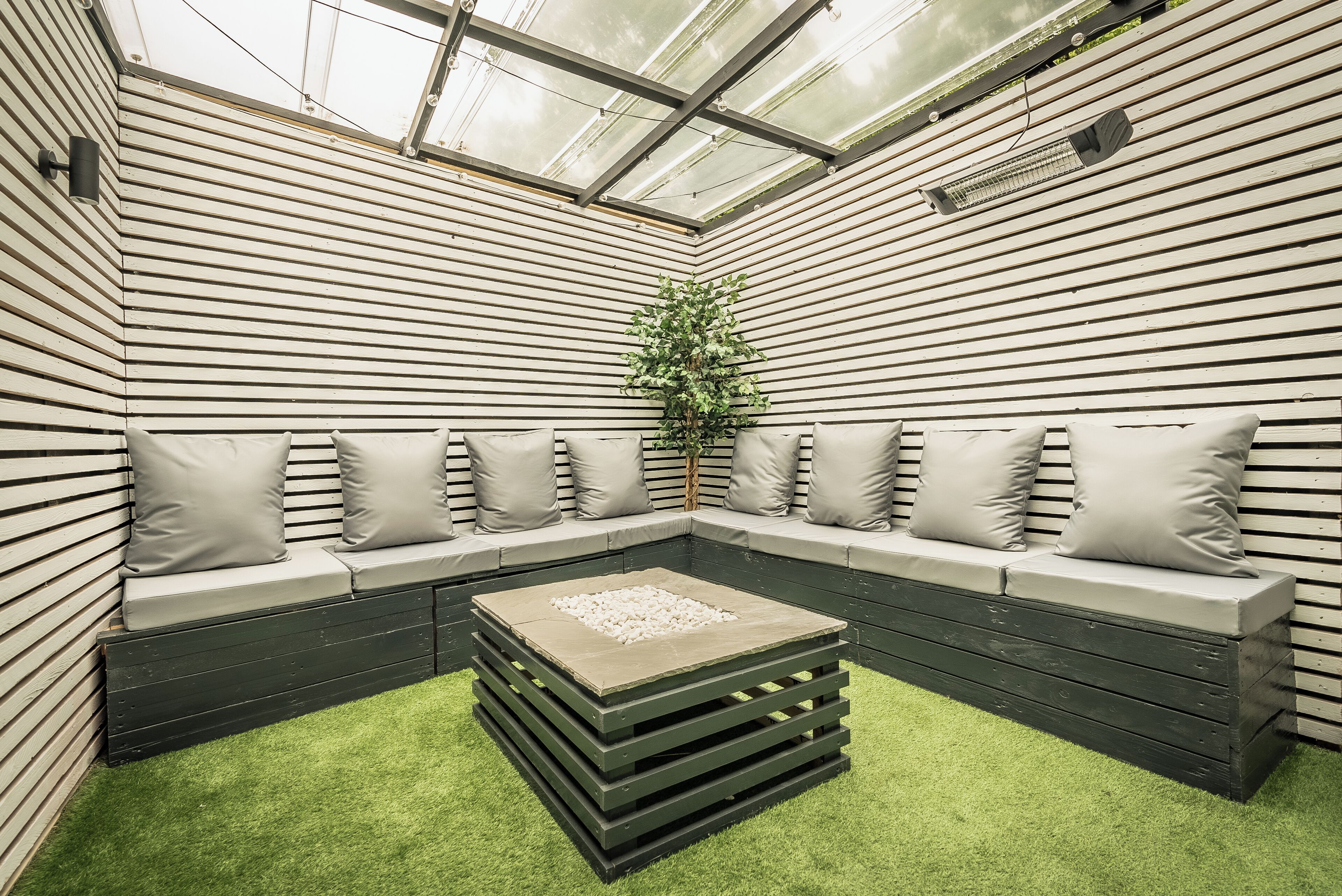 Kamar Double Deluks, 1 Tempat Tidur Double | Busa memori, meja kerja, setrika/meja setrika, dan seprai linen