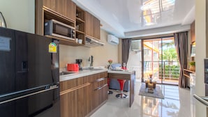 Private kitchen - Naiharn Sea Condominium S203 (Rawai)