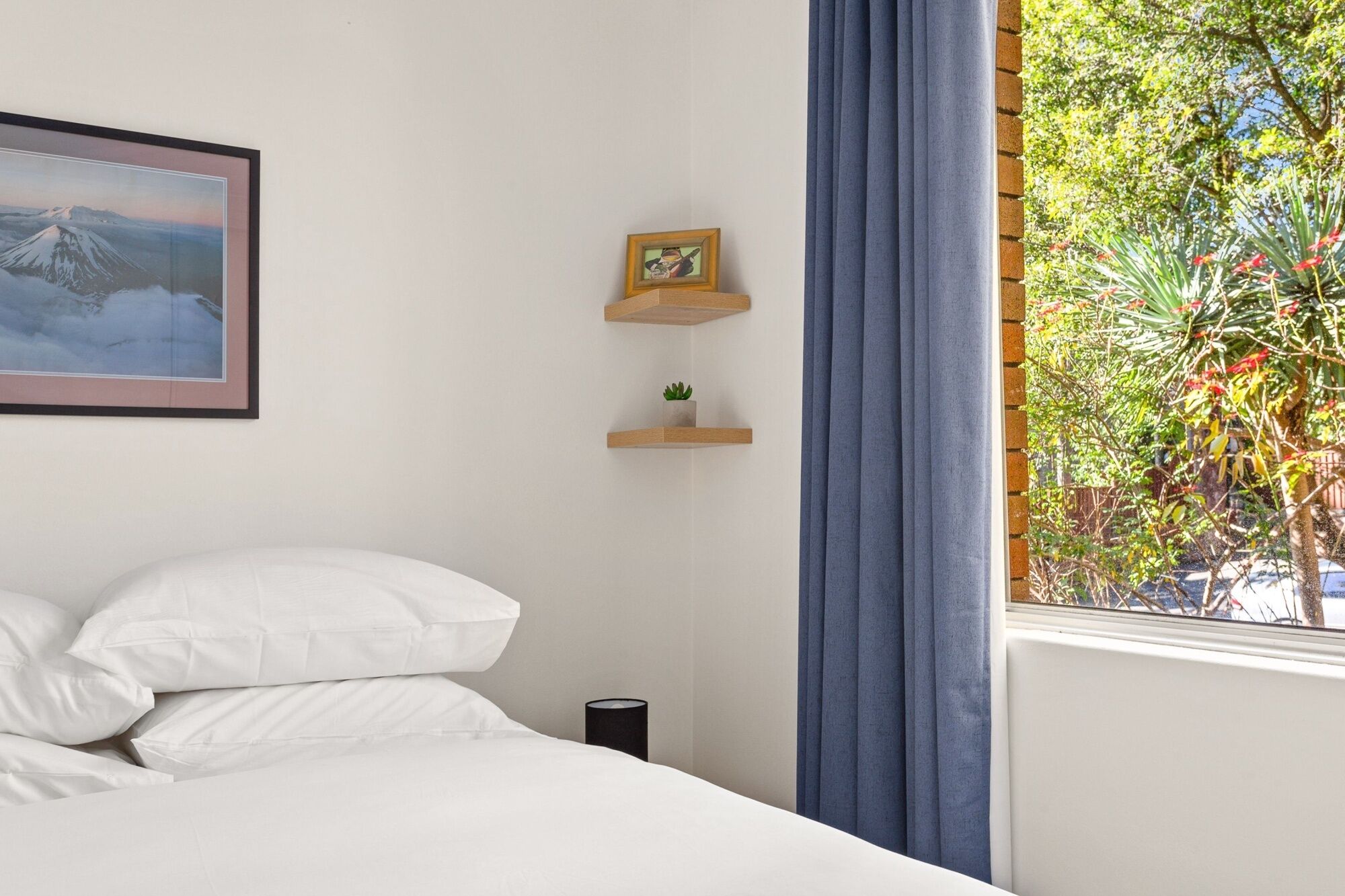 2 bedrooms, desk, iron/ironing board, WiFi