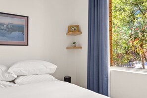 2 Schlafzimmer, Schreibtisch, Bügeleisen/Bügelbrett, WLAN