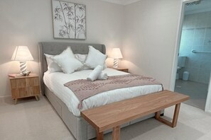 4 habitaciones, escritorio, tabla de planchar con plancha y wifi 