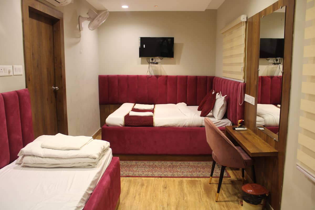 Executive Room | 1 bedroom, desk