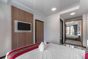 1 bedroom, iron/ironing board, free WiFi - Naiharn Sea Condominium S402 (Rawai)