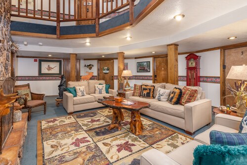 TN A3 - Tin Horse Retreat Modern Mountain Luxury