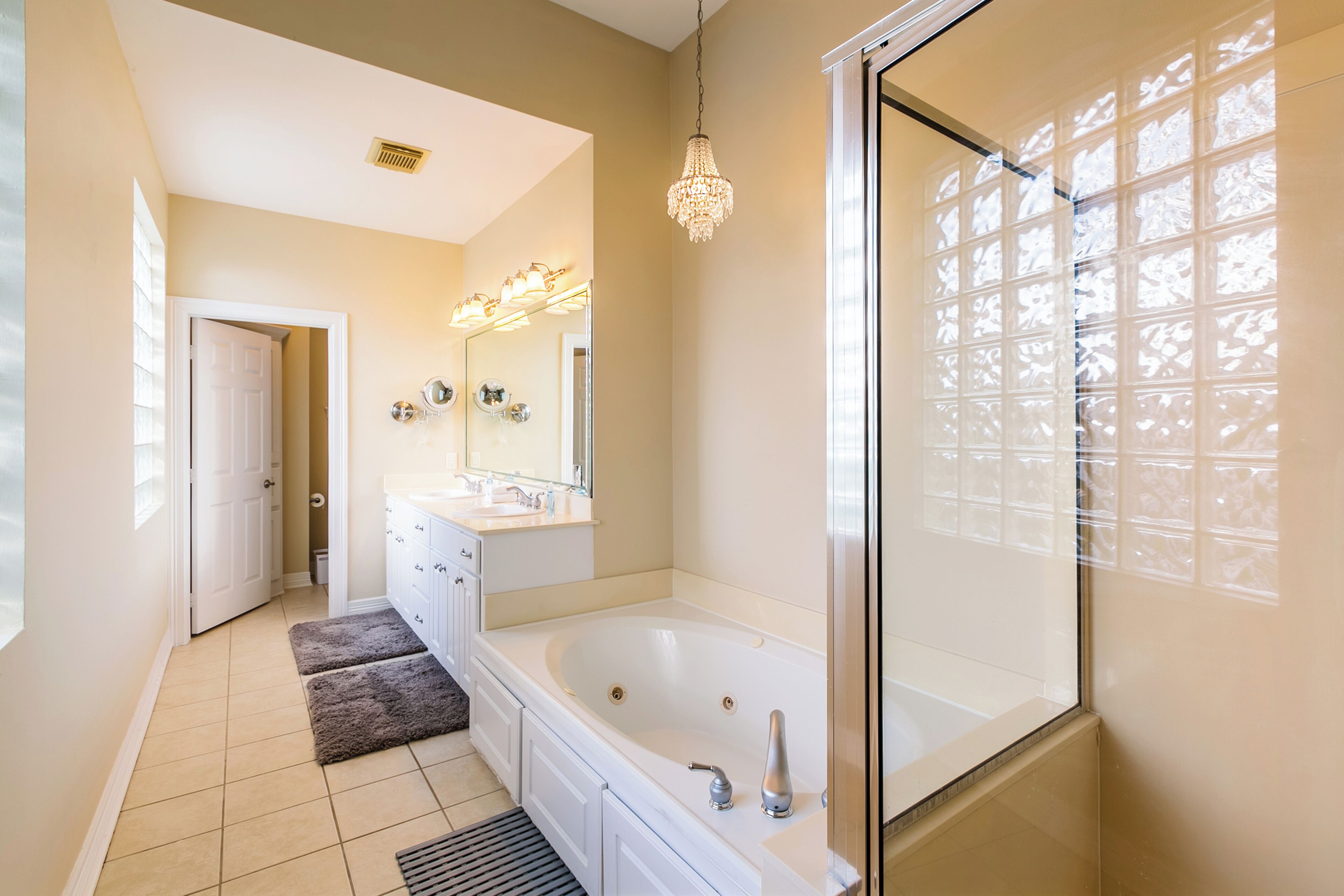 Rainfall showerhead, free toiletries, hair dryer, towels