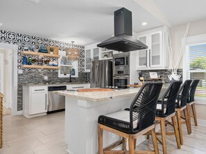 Casa, varias camas, acceso a la alberca, vista a la alberca | Cocina privada | Refrigerador, microondas, horno y parrilla de estufa