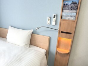 Laptop workspace, free WiFi, bed sheets - Toyoko Inn Kayabacho Eki (Tokyo)