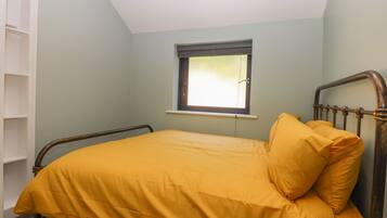 2 bedrooms, individually decorated, individually furnished, free WiFi