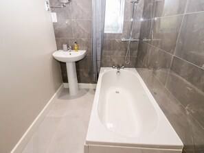 Cottage | Bathroom | Shower