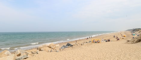 Pantai di sekitar