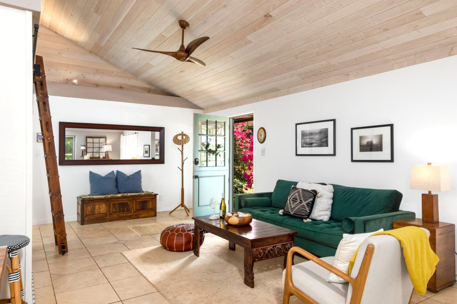 Condo (2 Bedrooms) | Sala de estar