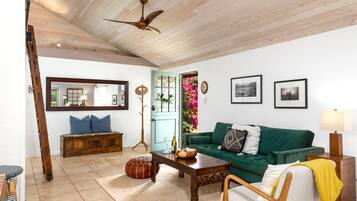 Condo (2 Bedrooms) | Sala de estar