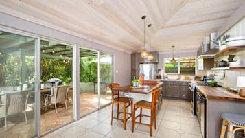 Condo (2 Bedrooms) | Cozinha privada | Fogão, lava-louças, cafeteira/chaleira, liquidificador