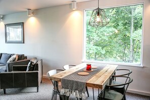 Condo, 2 Bedrooms | Dining