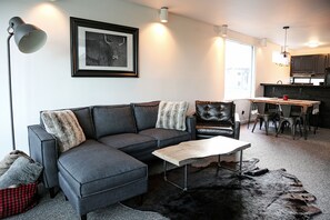 Living area - 16 Village Run... 2 Bedroom Condo by RedAwning (Warren)