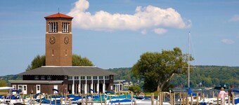 G Cookie's House 3 Bedroom Home by RedAwning