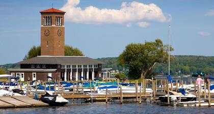 G Cookie's House 3 Bedroom Home by RedAwning