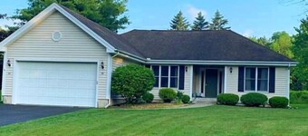 G Cookie's House 3 Bedroom Home by RedAwning