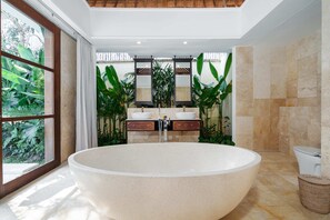 Villa, 4 Bedrooms, Private Pool | Bilik Mandi | Hulu semburan mandi hujan, pengering rambut, bidet, tuala disediakan 
