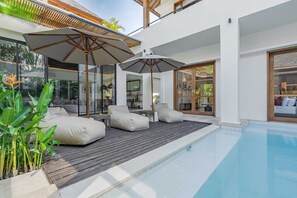 Vila, 4 quartos, piscina particular | Piscina | Piscina externa