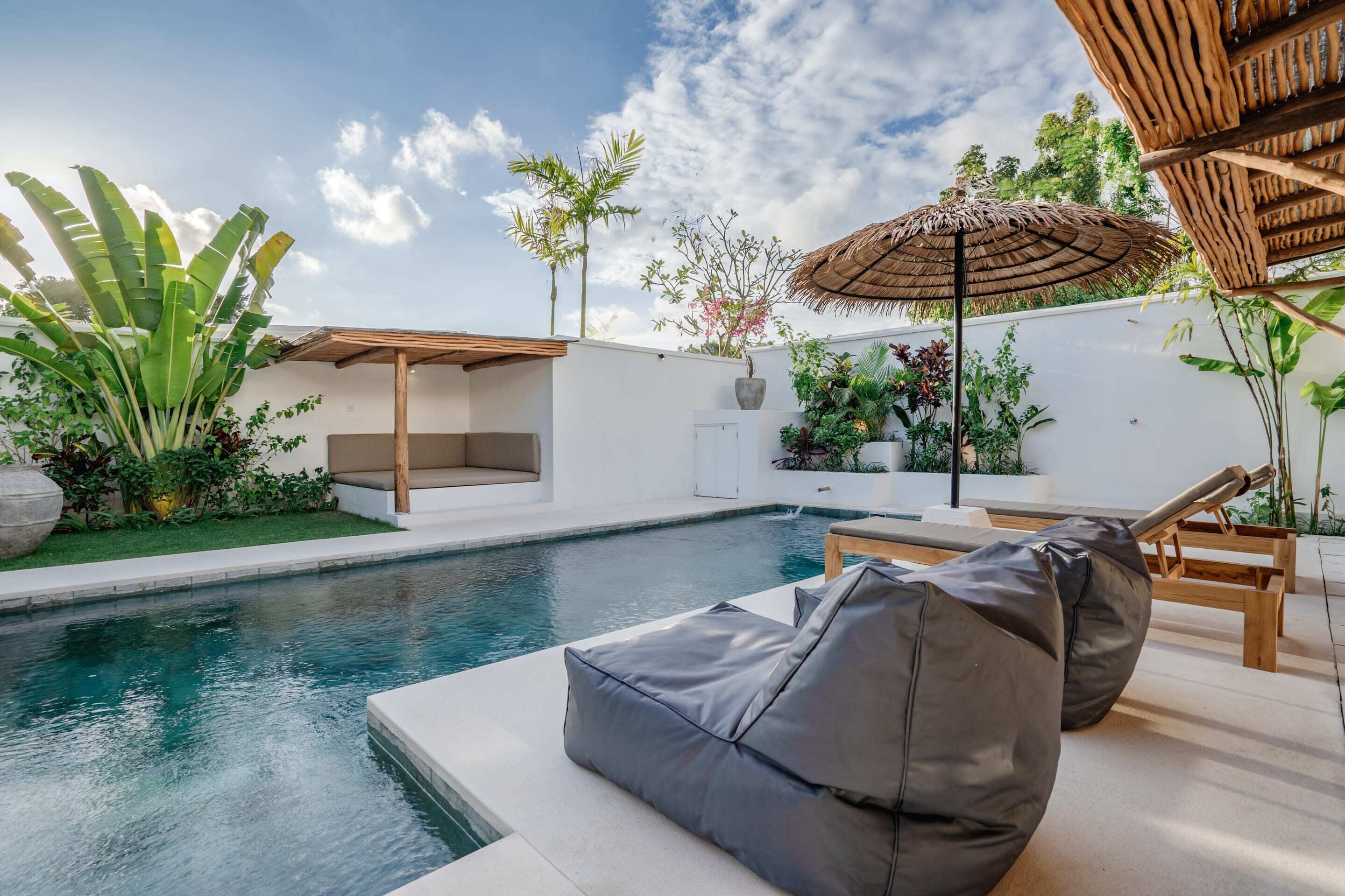 Basic villa, több ágy | Medence | Szabadtéri medence