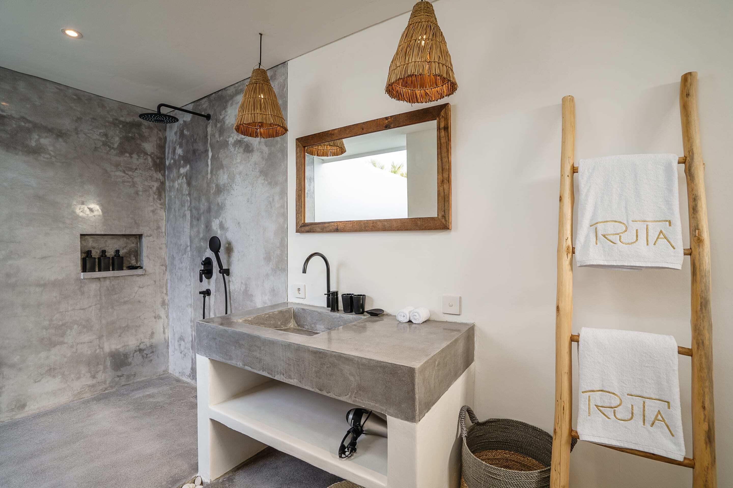 Basic Villa, Multiple Beds | Bathroom | Shower, free toiletries, hair dryer, bidet