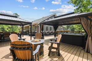 Cabin, 4 Bedrooms | Terrace/patio