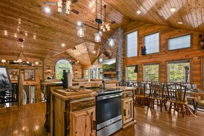 Cabin, 4 Bedrooms | Private kitchen