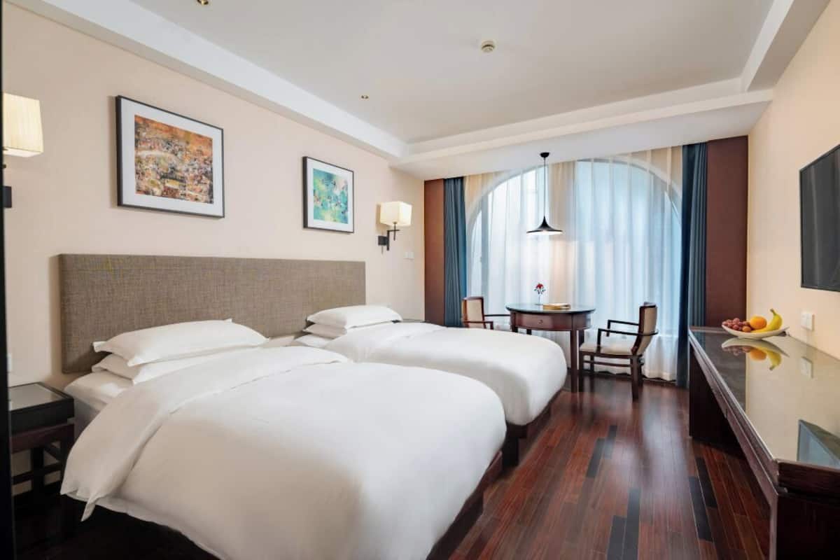 Superior Twin Room | 1 bedroom, free minibar, desk, laptop workspace