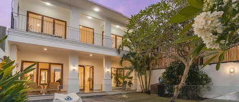 Villa – basic, flere senger | Basseng | Utendørsbasseng