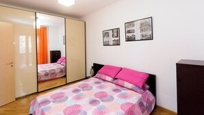 Leilighet, 1 soverom, balkong, hageutsikt
