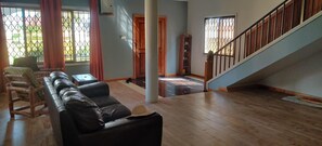 Maison, plusieurs lits | Intérieur