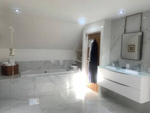 Casa, 3 habitaciones, para fumadores, balcón | Baño
