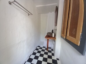 Room, 1 Bedroom, Balcony, Garden View | Bathroom shower