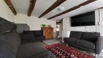 Chambre, 1 chambre, balcon, vue sur le jardin | Salle de séjour | Livres